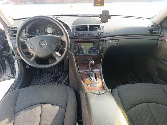 Серый Мерседес Е-Класс, объемом двигателя 2.1 л и пробегом 300 тыс. км за 7800 $, фото 1 на Automoto.ua