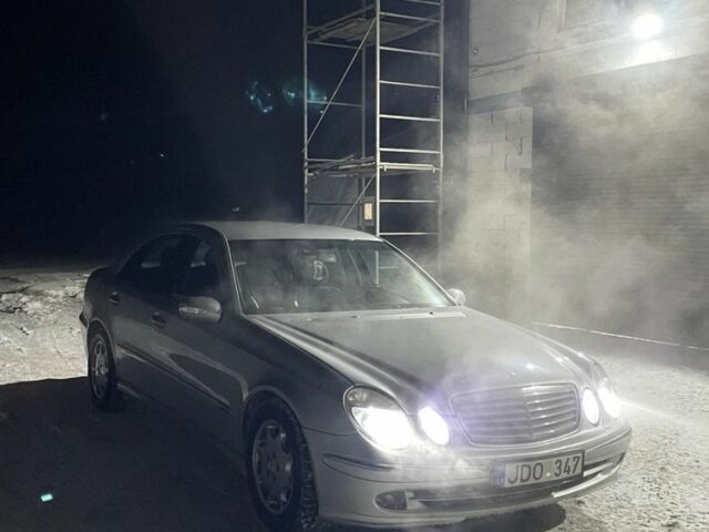 Сірий Мерседес Е-Клас, об'ємом двигуна 2.7 л та пробігом 200 тис. км за 4500 $, фото 1 на Automoto.ua