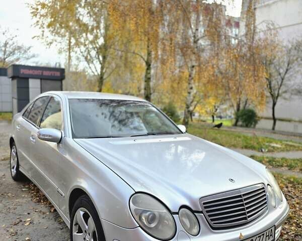 Сірий Мерседес Е-Клас, об'ємом двигуна 3 л та пробігом 300 тис. км за 5300 $, фото 1 на Automoto.ua