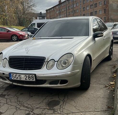 Сірий Мерседес Е-Клас, об'ємом двигуна 2.7 л та пробігом 350 тис. км за 2919 $, фото 1 на Automoto.ua