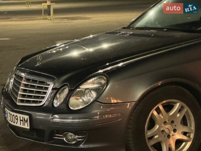 Сірий Мерседес Е-Клас, об'ємом двигуна 3 л та пробігом 350 тис. км за 8999 $, фото 1 на Automoto.ua