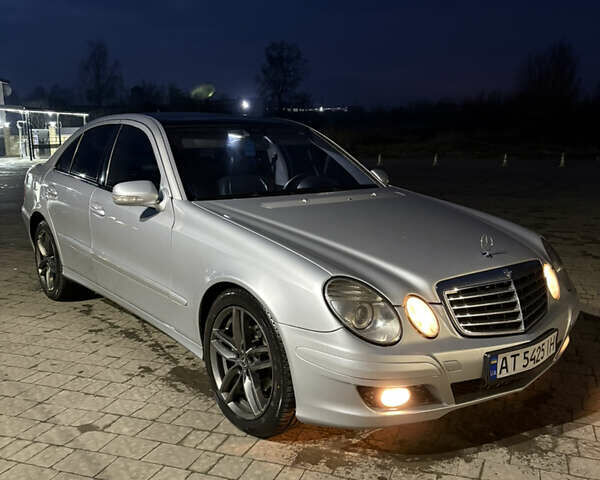 Серый Мерседес Е-Класс, объемом двигателя 2.2 л и пробегом 460 тыс. км за 7799 $, фото 1 на Automoto.ua