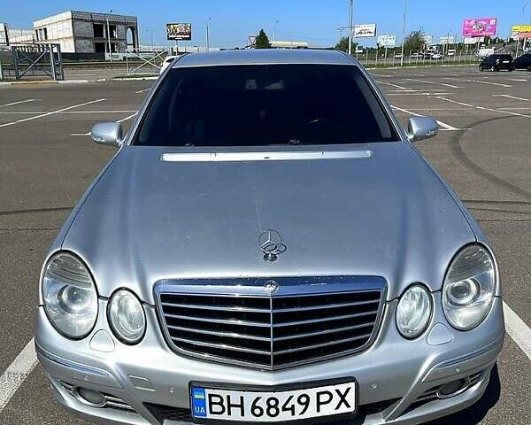 Серый Мерседес Е-Класс, объемом двигателя 2.1 л и пробегом 316 тыс. км за 9000 $, фото 1 на Automoto.ua