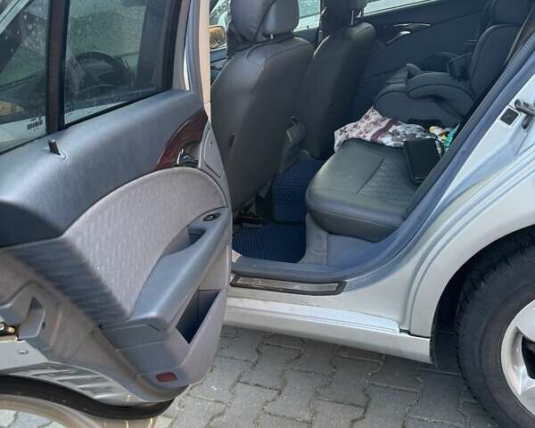 Сірий Мерседес Е-Клас, об'ємом двигуна 1.8 л та пробігом 250 тис. км за 6800 $, фото 1 на Automoto.ua