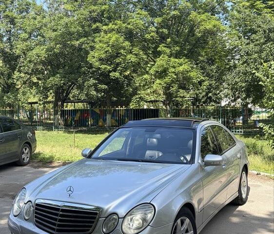 Сірий Мерседес Е-Клас, об'ємом двигуна 3.2 л та пробігом 300 тис. км за 3750 $, фото 1 на Automoto.ua