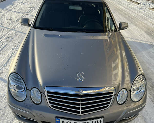 Сірий Мерседес Е-Клас, об'ємом двигуна 2.2 л та пробігом 253 тис. км за 11500 $, фото 1 на Automoto.ua