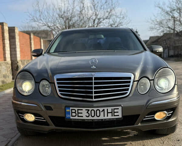 Серый Мерседес Е-Класс, объемом двигателя 3 л и пробегом 258 тыс. км за 7200 $, фото 1 на Automoto.ua