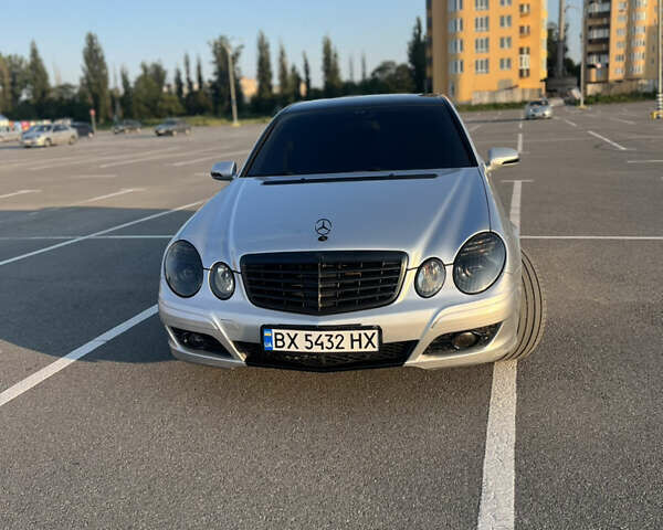 Серый Мерседес Е-Класс, объемом двигателя 3 л и пробегом 381 тыс. км за 10000 $, фото 1 на Automoto.ua