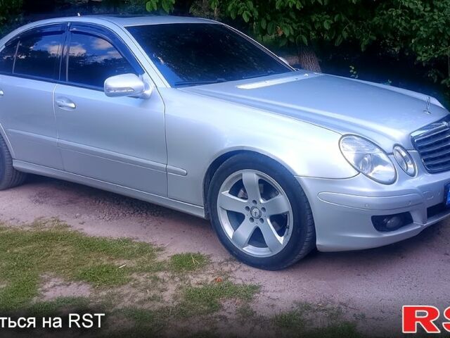 Серый Мерседес Е-Класс, объемом двигателя 2.1 л и пробегом 304 тыс. км за 7800 $, фото 1 на Automoto.ua