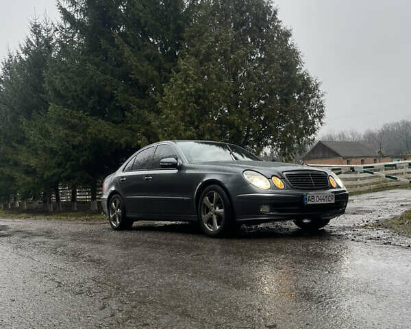 Серый Мерседес Е-Класс, объемом двигателя 3 л и пробегом 295 тыс. км за 9000 $, фото 1 на Automoto.ua