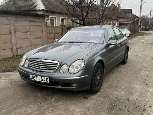 Серый Мерседес Е-Класс, объемом двигателя 3 л и пробегом 330 тыс. км за 2979 $, фото 1 на Automoto.ua