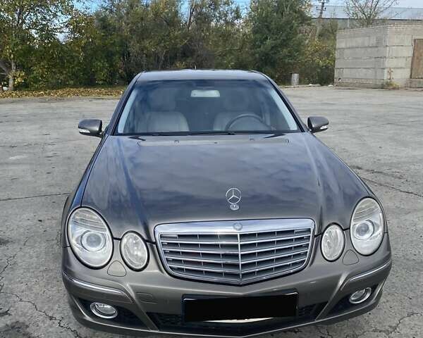 Мерседес Е-Класс 2007 в Кривом Роге на Automoto.ua Серый Мерседес Е-Класс, объемом двигателя 2.15 л и пробегом 440 тыс. км за 8500 $, фото 1 на Automoto.ua