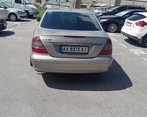 Серый Мерседес Е-Класс, объемом двигателя 2.5 л и пробегом 520 тыс. км за 8000 $, фото 1 на Automoto.ua