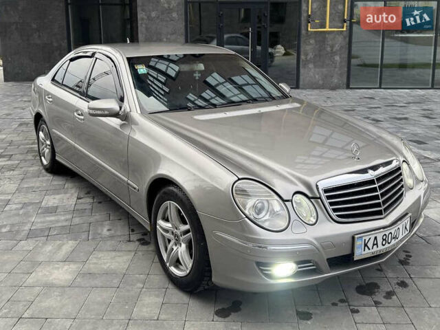Серый Мерседес Е-Класс, объемом двигателя 2.2 л и пробегом 498 тыс. км за 7950 $, фото 1 на Automoto.ua