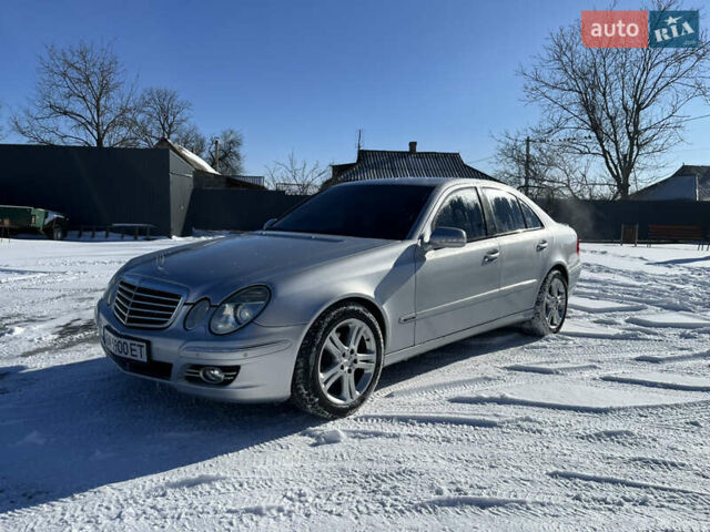 Серый Мерседес Е-Класс, объемом двигателя 3 л и пробегом 261 тыс. км за 10500 $, фото 1 на Automoto.ua