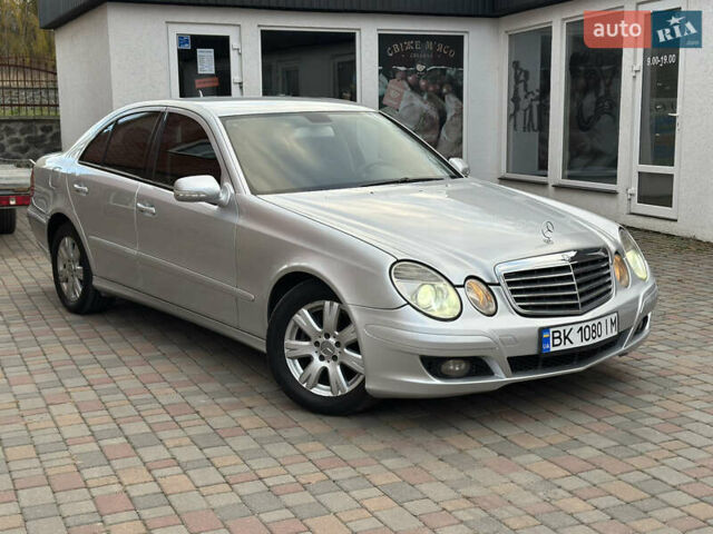 Сірий Мерседес Е-Клас, об'ємом двигуна 2.2 л та пробігом 319 тис. км за 7200 $, фото 1 на Automoto.ua