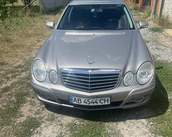 Сірий Мерседес Е-Клас, об'ємом двигуна 3 л та пробігом 266 тис. км за 8500 $, фото 1 на Automoto.ua