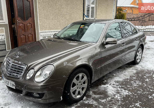 Сірий Мерседес Е-Клас, об'ємом двигуна 1.8 л та пробігом 228 тис. км за 9200 $, фото 1 на Automoto.ua