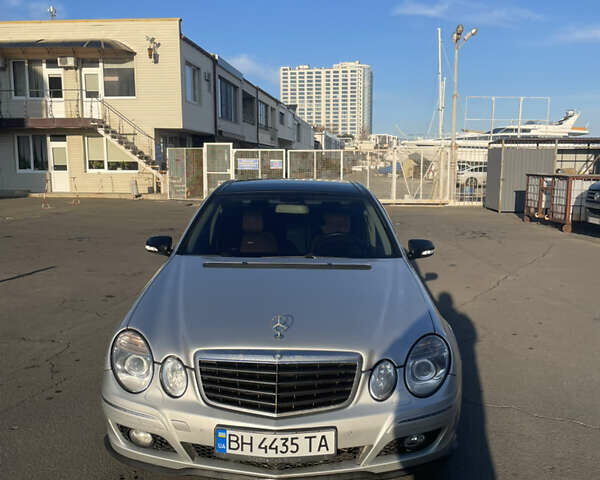 Сірий Мерседес Е-Клас, об'ємом двигуна 3.5 л та пробігом 227 тис. км за 8000 $, фото 1 на Automoto.ua