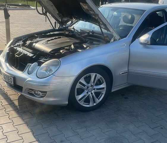 Серый Мерседес Е-Класс, объемом двигателя 2.2 л и пробегом 275 тыс. км за 10800 $, фото 1 на Automoto.ua