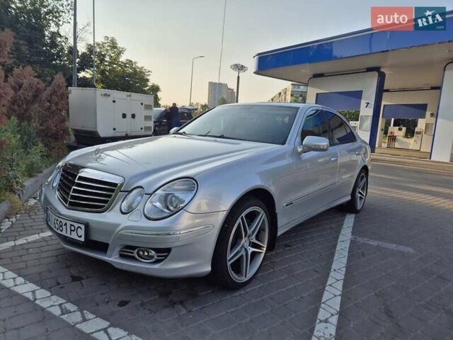 Серый Мерседес Е-Класс, объемом двигателя 1.8 л и пробегом 219 тыс. км за 10500 $, фото 1 на Automoto.ua
