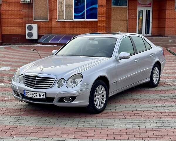 Серый Мерседес Е-Класс, объемом двигателя 2.2 л и пробегом 404 тыс. км за 7350 $, фото 1 на Automoto.ua