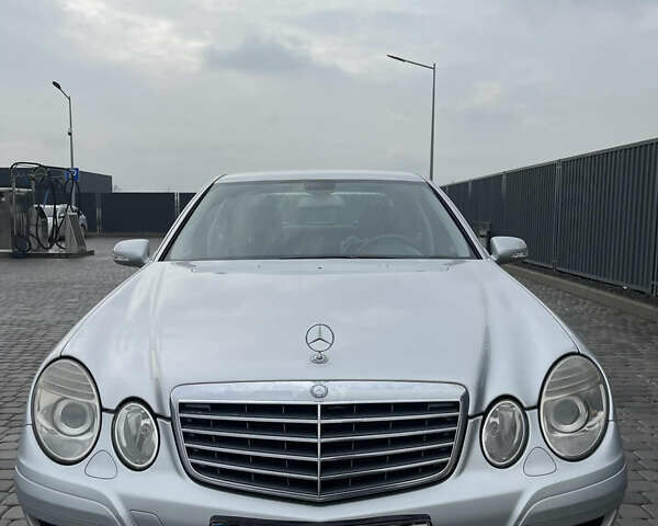 Сірий Мерседес Е-Клас, об'ємом двигуна 2.15 л та пробігом 450 тис. км за 8300 $, фото 1 на Automoto.ua