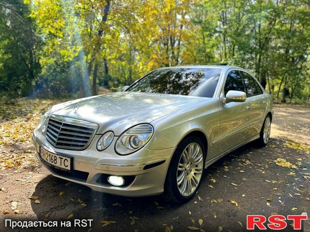 Серый Мерседес Е-Класс, объемом двигателя 2.1 л и пробегом 345 тыс. км за 11300 $, фото 1 на Automoto.ua