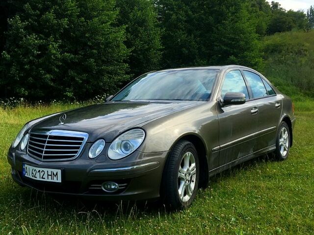 Серый Мерседес Е-Класс, объемом двигателя 1.8 л и пробегом 260 тыс. км за 9000 $, фото 1 на Automoto.ua