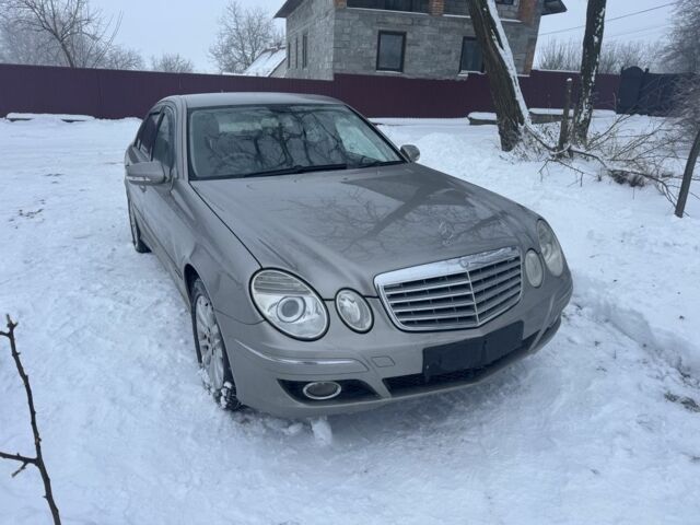 Серый Мерседес Е-Класс, объемом двигателя 2.2 л и пробегом 250 тыс. км за 589 $, фото 1 на Automoto.ua