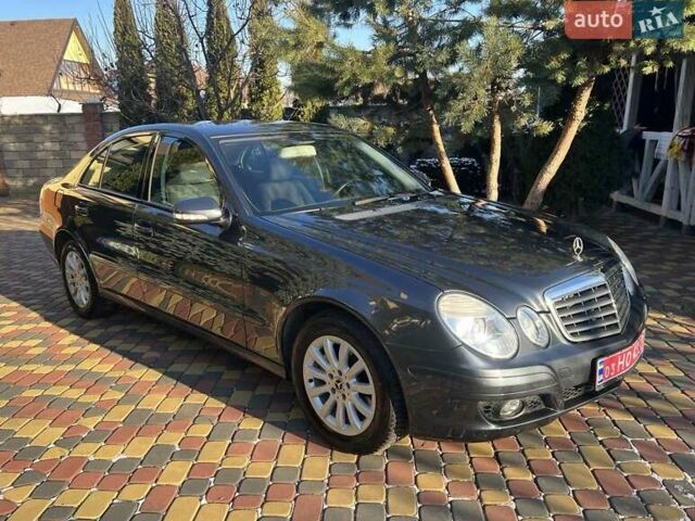 Серый Мерседес Е-Класс, объемом двигателя 2.2 л и пробегом 258 тыс. км за 11999 $, фото 1 на Automoto.ua