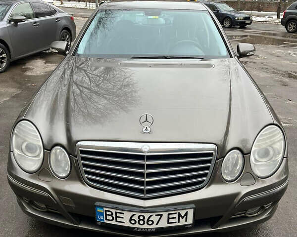 Серый Мерседес Е-Класс, объемом двигателя 3 л и пробегом 192 тыс. км за 10500 $, фото 1 на Automoto.ua