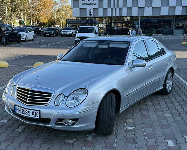 Серый Мерседес Е-Класс, объемом двигателя 3 л и пробегом 240 тыс. км за 15000 $, фото 1 на Automoto.ua