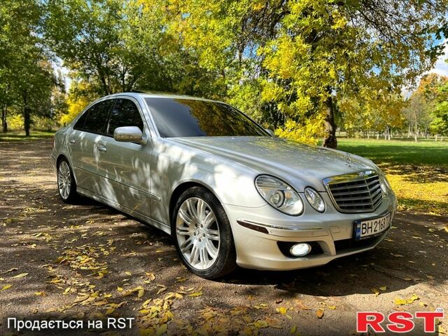 Серый Мерседес Е-Класс, объемом двигателя 2.1 л и пробегом 345 тыс. км за 11500 $, фото 1 на Automoto.ua