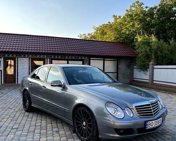 Серый Мерседес Е-Класс, объемом двигателя 2.2 л и пробегом 161 тыс. км за 9599 $, фото 1 на Automoto.ua