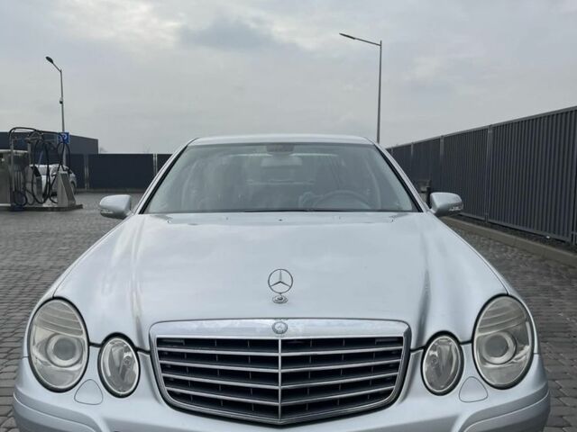 Серый Мерседес Е-Класс, объемом двигателя 2.1 л и пробегом 450 тыс. км за 8300 $, фото 1 на Automoto.ua