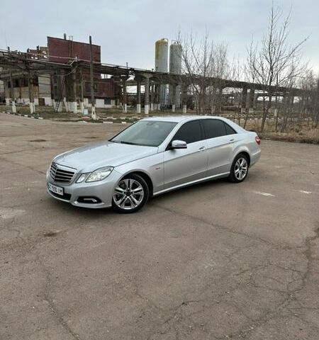 Серый Мерседес Е-Класс, объемом двигателя 2.2 л и пробегом 289 тыс. км за 11900 $, фото 1 на Automoto.ua