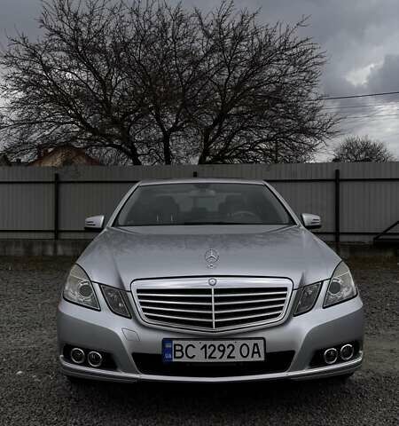 Серый Мерседес Е-Класс, объемом двигателя 3.5 л и пробегом 142 тыс. км за 15999 $, фото 1 на Automoto.ua