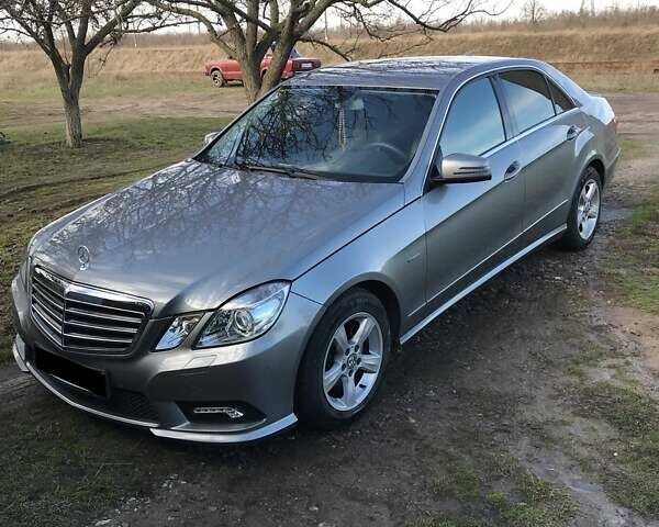 Сірий Мерседес Е-Клас, об'ємом двигуна 2.1 л та пробігом 278 тис. км за 12800 $, фото 1 на Automoto.ua