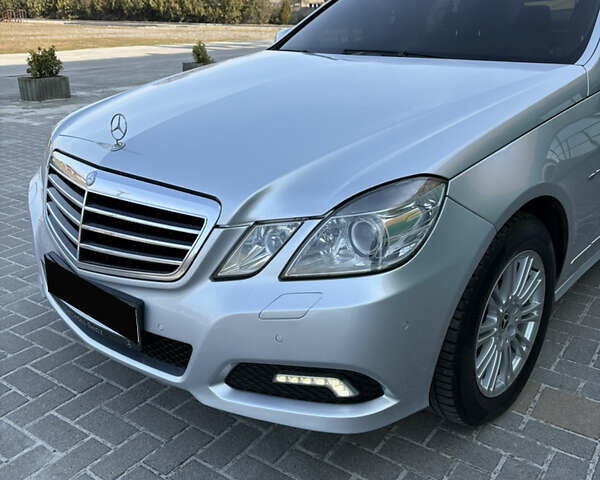 Сірий Мерседес Е-Клас, об'ємом двигуна 2.2 л та пробігом 171 тис. км за 12600 $, фото 1 на Automoto.ua