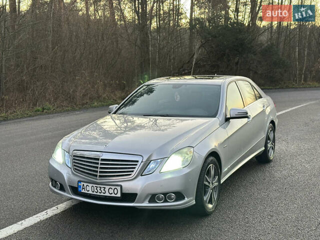 Серый Мерседес Е-Класс, объемом двигателя 2.14 л и пробегом 265 тыс. км за 10499 $, фото 1 на Automoto.ua