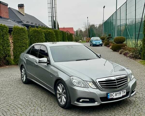 Сірий Мерседес Е-Клас, об'ємом двигуна 3 л та пробігом 302 тис. км за 15700 $, фото 1 на Automoto.ua