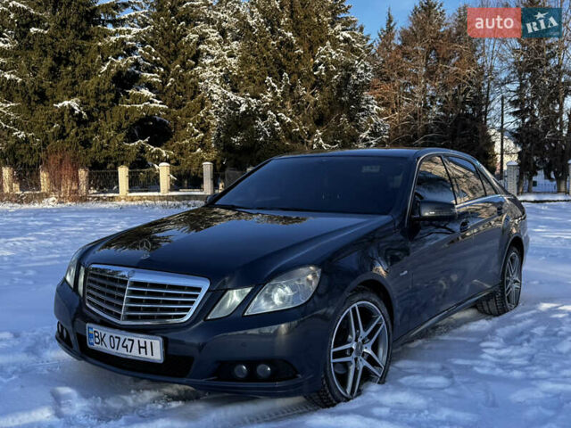 Сірий Мерседес Е-Клас, об'ємом двигуна 2.2 л та пробігом 230 тис. км за 12300 $, фото 1 на Automoto.ua