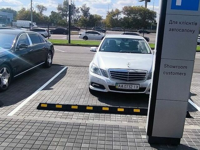 Сірий Мерседес Е-Клас, об'ємом двигуна 2 л та пробігом 29 тис. км за 15900 $, фото 1 на Automoto.ua