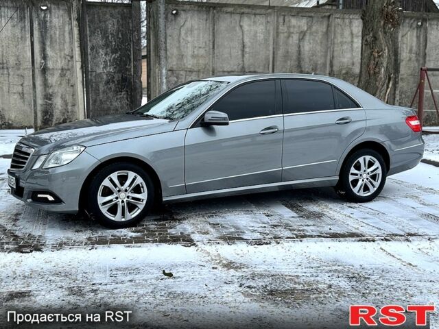 Сірий Мерседес Е-Клас, об'ємом двигуна 3.5 л та пробігом 265 тис. км за 10950 $, фото 1 на Automoto.ua