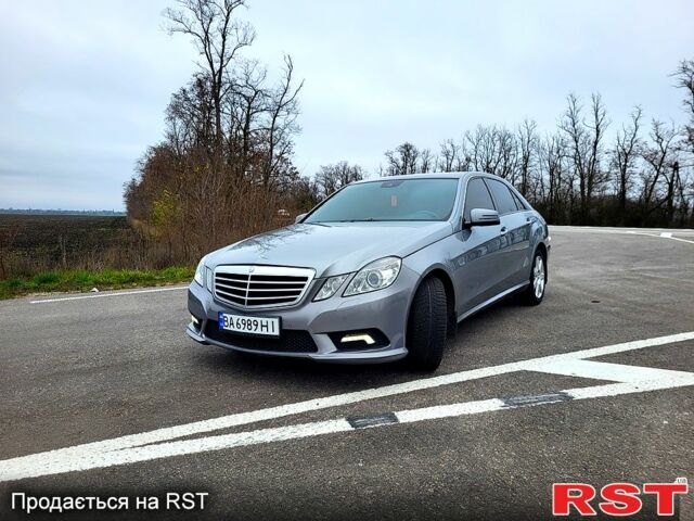 Серый Мерседес Е-Класс, объемом двигателя 2.1 л и пробегом 320 тыс. км за 13600 $, фото 1 на Automoto.ua