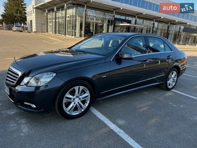 Серый Мерседес Е-Класс, объемом двигателя 1.8 л и пробегом 300 тыс. км за 13400 $, фото 1 на Automoto.ua