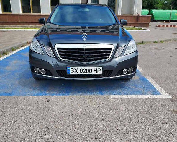 Сірий Мерседес Е-Клас, об'ємом двигуна 2.2 л та пробігом 200 тис. км за 12000 $, фото 1 на Automoto.ua