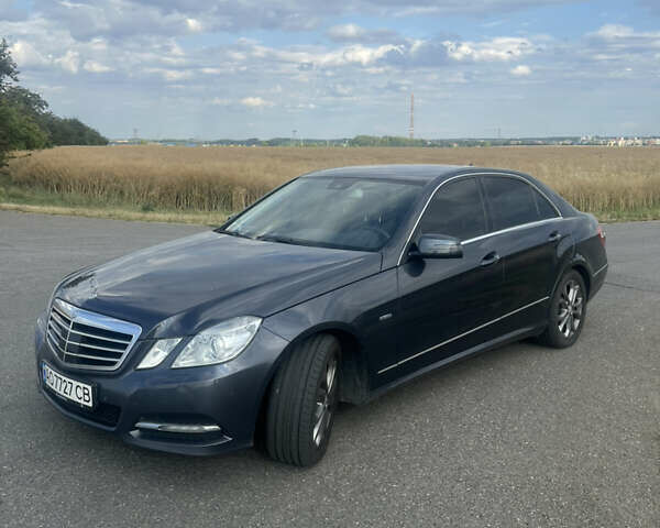 Серый Мерседес Е-Класс, объемом двигателя 2.99 л и пробегом 229 тыс. км за 15500 $, фото 1 на Automoto.ua