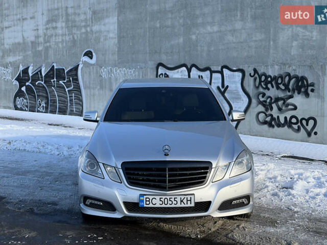 Сірий Мерседес Е-Клас, об'ємом двигуна 3 л та пробігом 238 тис. км за 15900 $, фото 1 на Automoto.ua